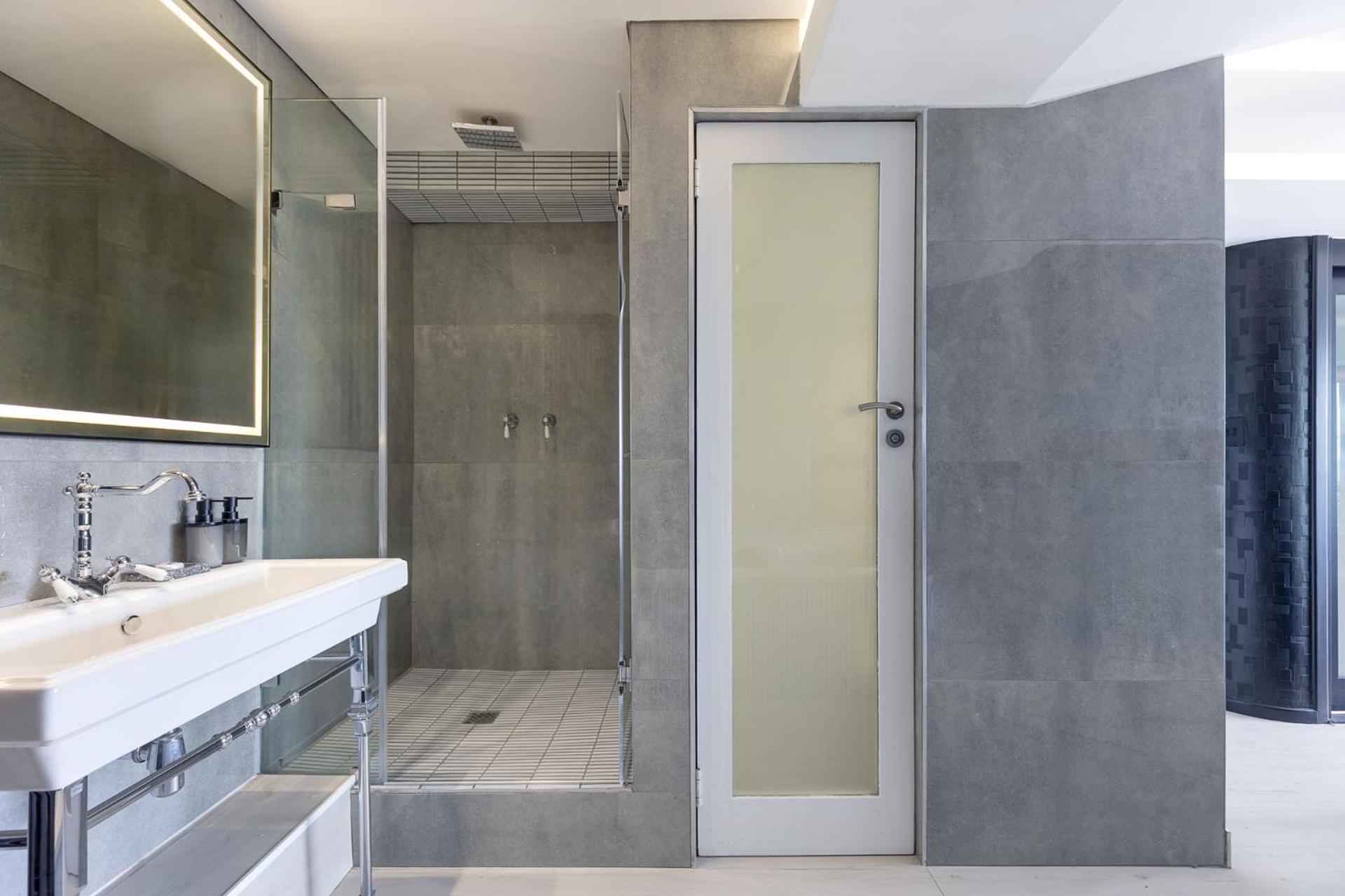 Clifton Yolo Spaces - Clifton Beachfront Executive Apartment เคปทาวน์ ภายนอก รูปภาพ