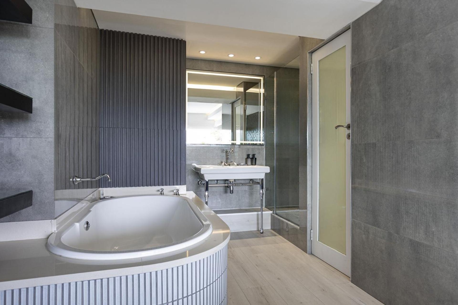 Clifton Yolo Spaces - Clifton Beachfront Executive Apartment เคปทาวน์ ภายนอก รูปภาพ